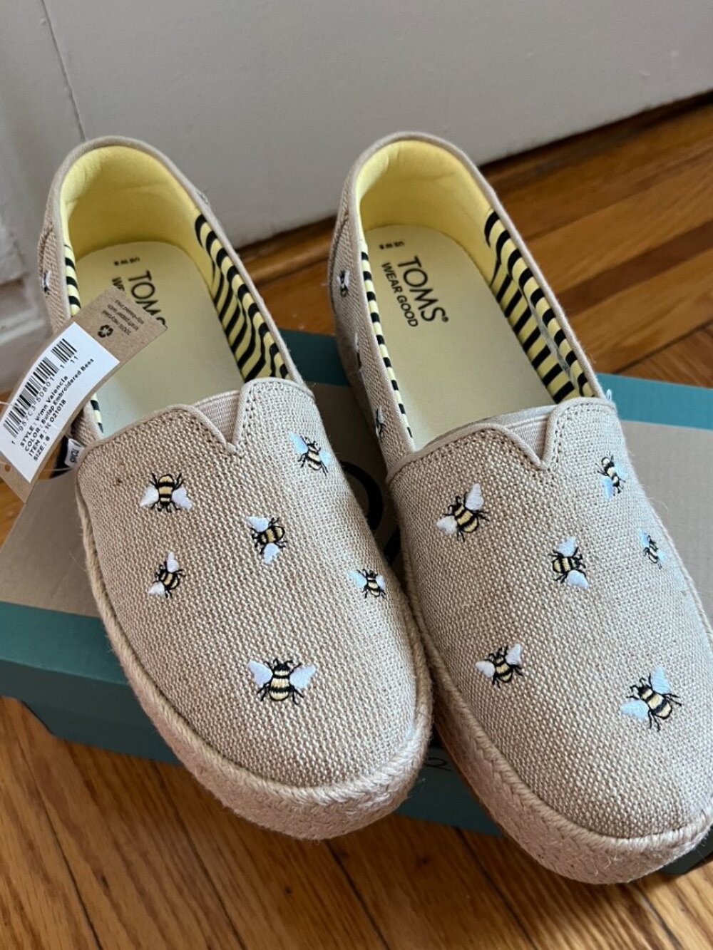 Beige/Nude/Burlap TOMS Valencia Platform Espadrilles with Bees Size 8 NEW